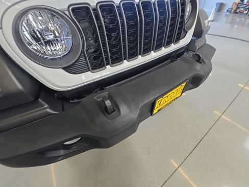 Used 2025 Jeep Wrangler Sport AWD/4WD image 26