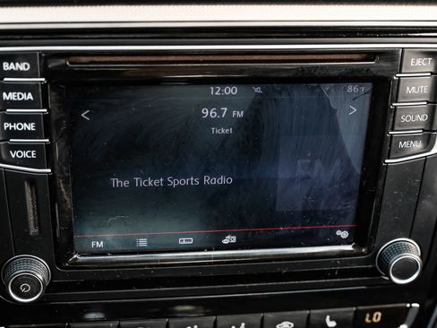 Used 2016 Volkswagen Passat 1.8T SE image 32