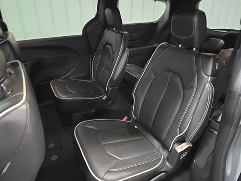 Used 2022 Chrysler Pacifica Limited w/ S Appearance Package image 31