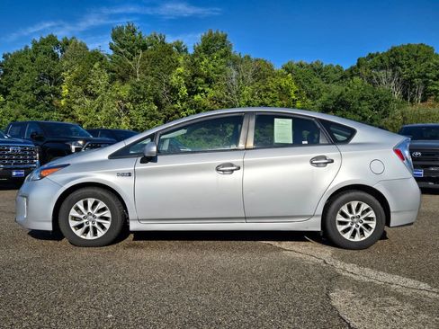 Used 2013 Toyota Prius Prime Plug-In Hybrid FWD image 2