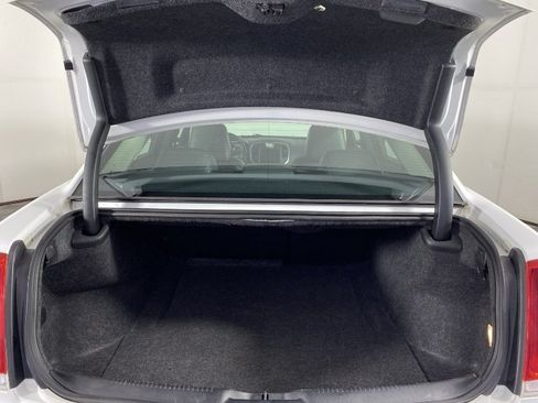Used 2019 Chrysler 300 Limited RWD image 36