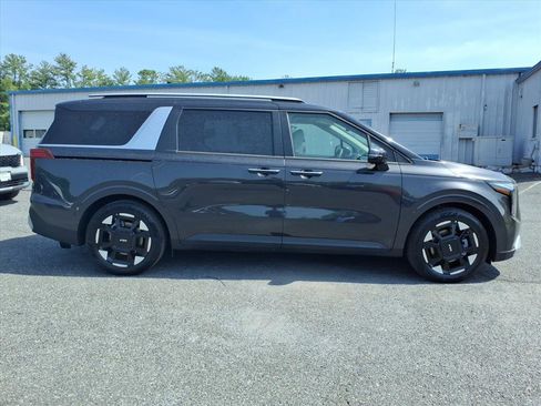 New 2026 Kia Carnival EX FWD image 3