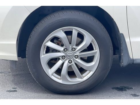 Used 2017 Acura RDX w/ AcuraWatch Plus Package FWD image 11
