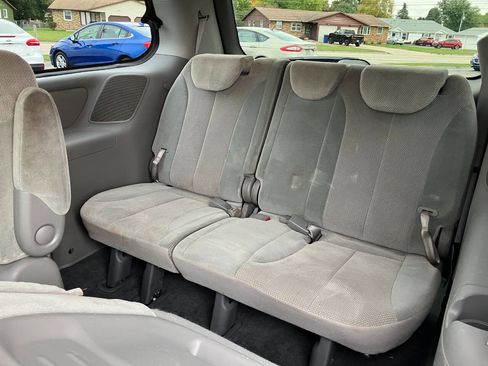 Used 2012 Kia Sedona EX image 12