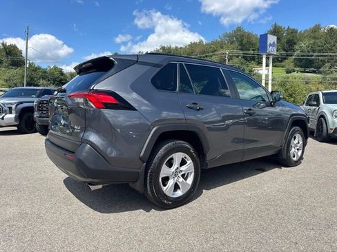Used 2021 Toyota RAV4 XLE AWD/4WD image 18