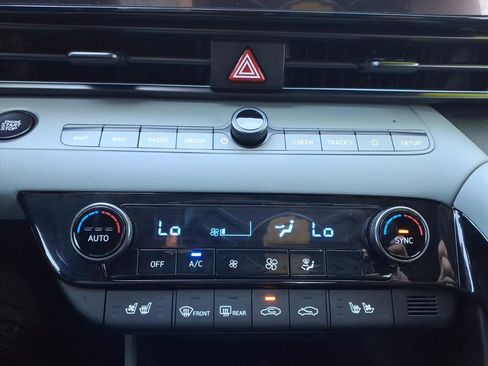 Certified 2025 Hyundai Elantra Limited w/ Cargo Package image 22