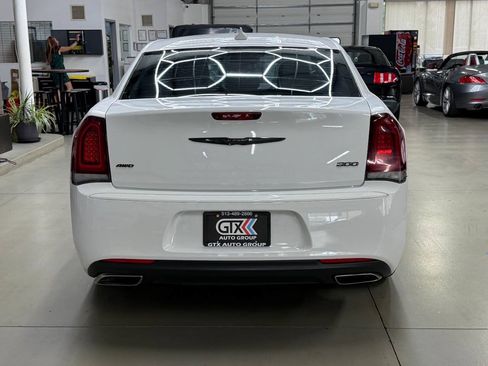 Used 2020 Chrysler 300 Touring w/ Sport Appearance Package AWD/4WD image 3