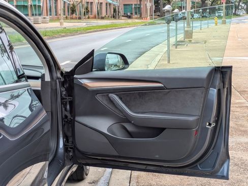 Used 2023 Tesla Model 3 Standard Range image 12