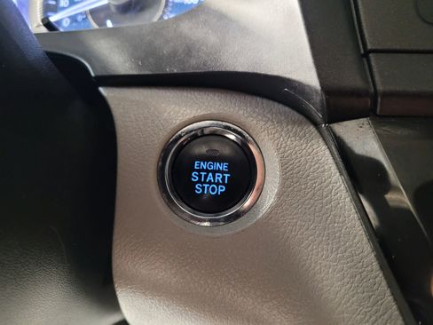 Used 2016 Toyota Sienna XLE image 41