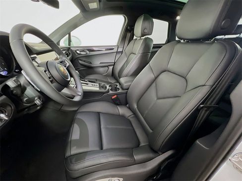 New 2026 Porsche Macan image 5
