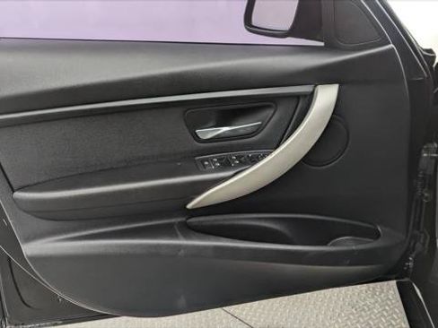 Used 2018 BMW 320i Sedan RWD image 13