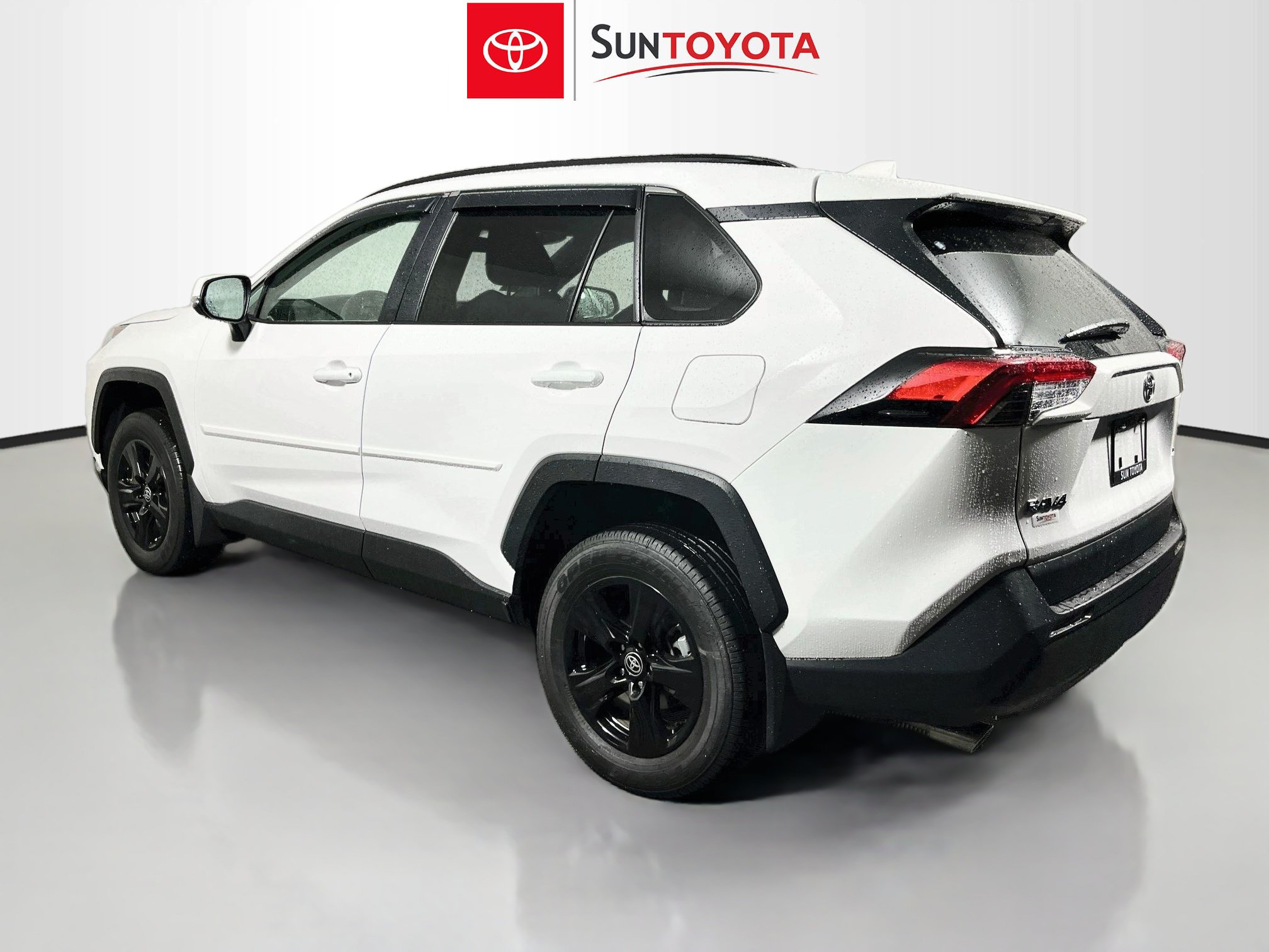 Used 2025 Toyota RAV4 XLE w/ Convenience Package FWD image 6