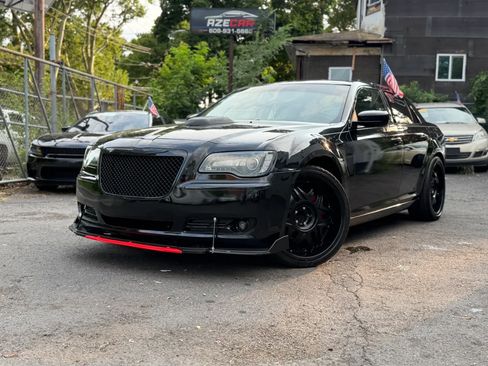Used 2014 Chrysler 300 C RWD image 2