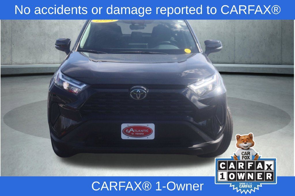 Used 2025 Toyota RAV4 XLE AWD/4WD image 2