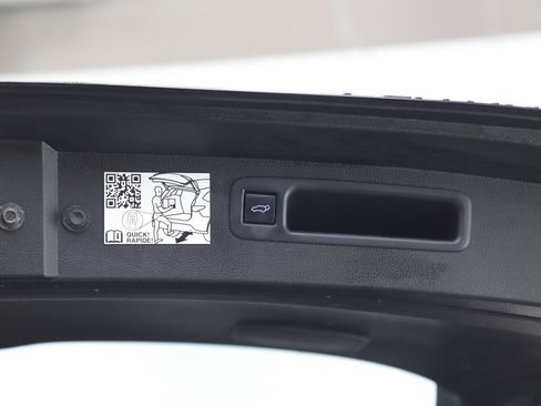 Used 2021 Toyota Highlander Platinum image 11