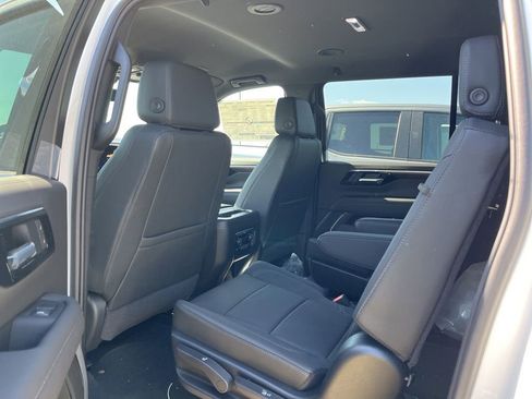 New 2026 Chevrolet Suburban LT AWD/4WD image 8