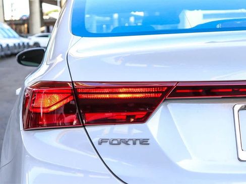 Used 2023 Kia Forte LXS w/ LXS Technology Package image 9
