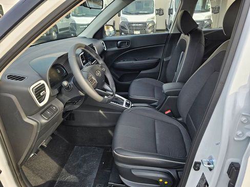 Used 2026 Hyundai Venue SEL image 19