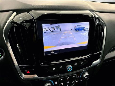 Used 2023 Chevrolet Traverse LT FWD image 23
