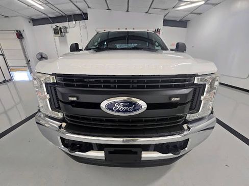 Used 2019 Ford F550 4x4 Crew Cab Super Duty image 2