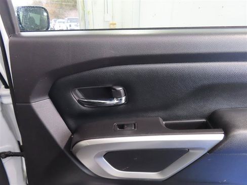 Used 2022 Nissan Titan SV RWD image 28