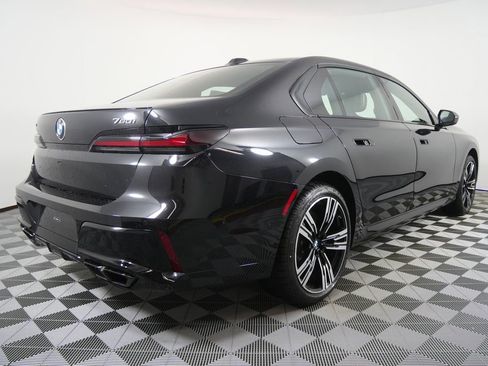 New 2026 BMW 760i xDrive w/ Executive Package image 3