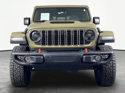 Used 2025 Jeep Gladiator Mojave AWD/4WD image 2