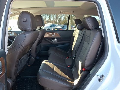 Used 2023 Mercedes-Benz GLS 450 4MATIC image 10