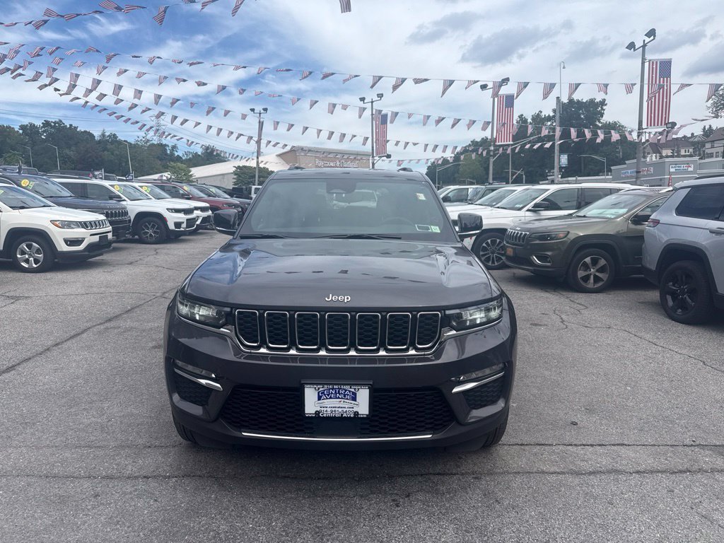 Used 2025 Jeep Grand Cherokee Limited AWD/4WD image 2