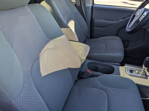 Used 2020 Nissan Frontier SV image 10