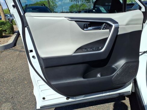 Used 2023 Toyota RAV4 Limited image 18