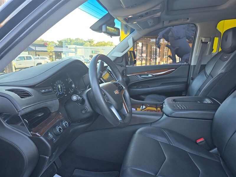 Used 2017 Cadillac Escalade Premium Luxury AWD/4WD image 15