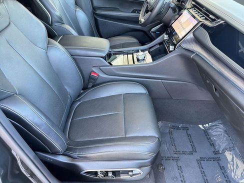 Used 2023 Jeep Grand Cherokee L Overland w/ Advanced Protech Group III AWD/4WD image 32