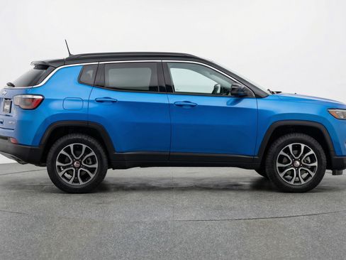 Used 2025 Jeep Compass Trailhawk image 11