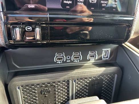 Used 2025 RAM 3500 Longhorn image 32