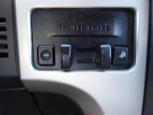 Used 2014 Ford F150 XLT w/ XLT Chrome Package image 39