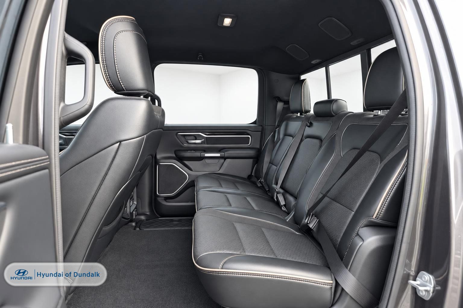 Used 2019 RAM 1500 Laramie AWD/4WD image 9