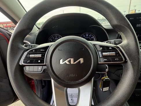 Used 2023 Kia Forte LXS w/ LXS Technology Package FWD image 12