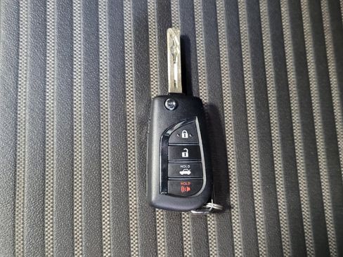 Used 2020 Toyota Camry SE image 32