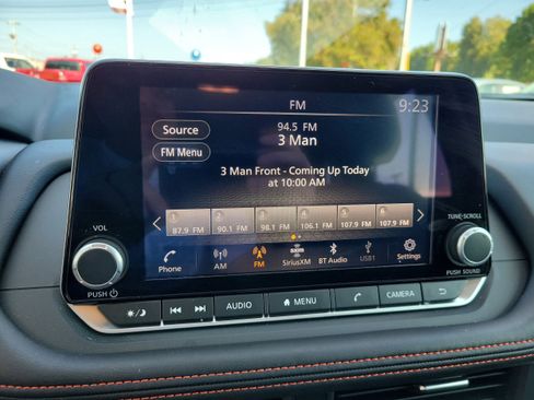 Certified 2025 Nissan Rogue SV image 22