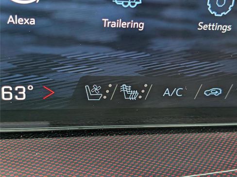 Used 2024 Chevrolet Traverse RS w/ LPO, Floor Liner Package image 31