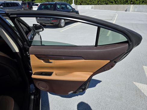 Used 2017 Lexus ES 350 w/ Premium Package FWD image 24