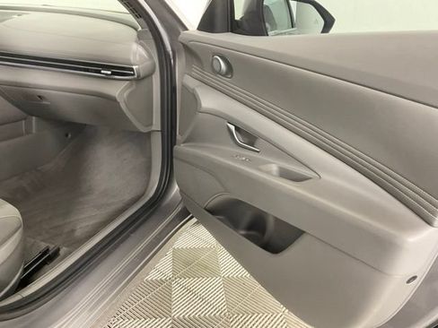 Used 2025 Hyundai Elantra SEL FWD image 18