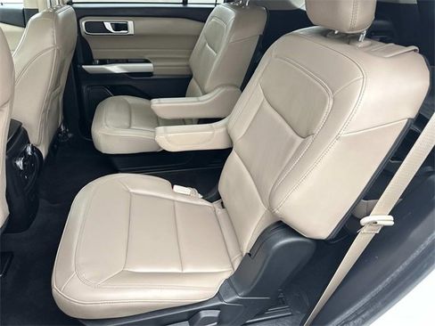 Used 2022 Ford Explorer XLT w/ Equipment Group 202A image 11