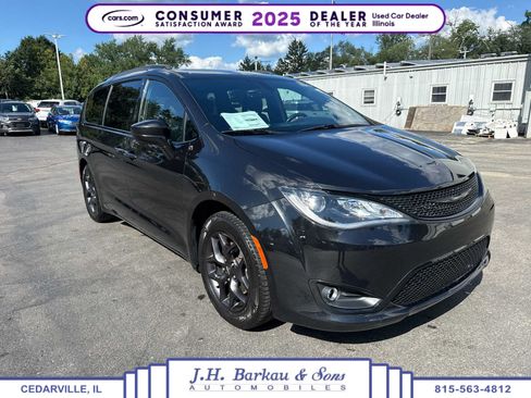 Used 2019 Chrysler Pacifica Touring Plus w/ S Appearance Package FWD image 1
