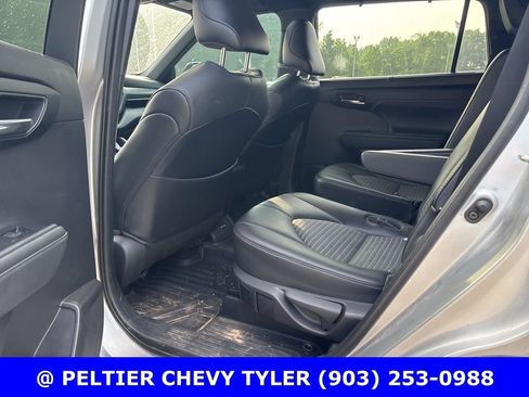 Used 2021 Toyota Highlander XSE FWD image 18