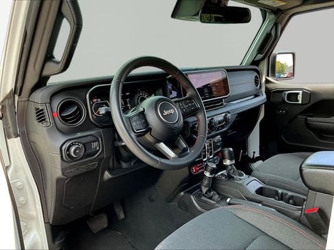 Used 2024 Jeep Wrangler Unlimited Rubicon AWD/4WD image 17