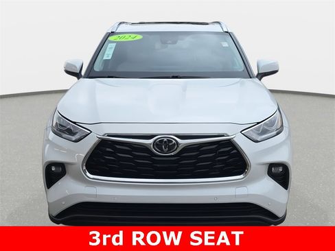 Used 2024 Toyota Highlander Limited image 2