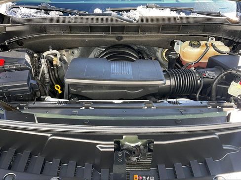 Used 2023 Chevrolet Suburban Premier image 13