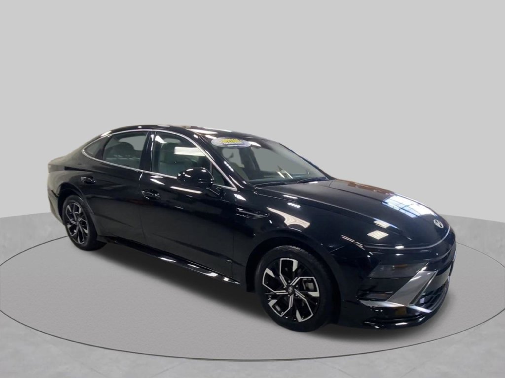 Used 2025 Hyundai Sonata SEL FWD image 2